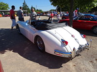 Jaguar XK140 (de 1954-57), decapotable blanche (prise a Amberieux, France, 2016) (2)